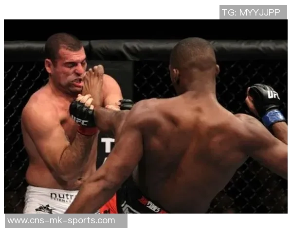 UFC琼斯与科米尔巅峰对决谁将成为轻重量级新王者